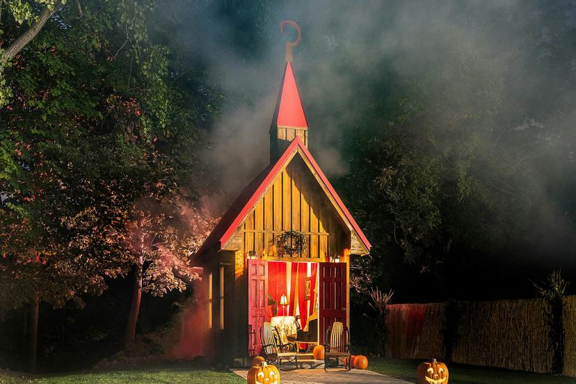 Enjoy a Halloween-themed stay in Hell, Michigan ©Liz DeBold Fusco/Airbnb