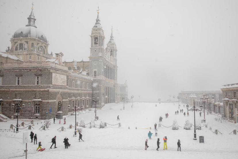 MADRID, SPAIN - JANUARY 09: People walk on the snow next to La Almudena Cathedral during heavy snowfall on January 09, 2021 in Madrid, Spain. Spain is on red alert for a second day due to storm Filomena, which has brought unusually cold weather and heavy snowfalls. The storm has caused cancelled services and transport disruption. (Photo by Pablo Blazquez Dominguez/Getty Images)