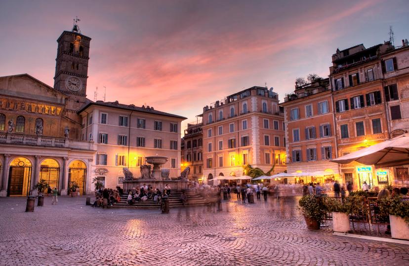 Evening in Piazza di Santa Maria in the neighborhood of Trastevere © Tim E White / Getty Images