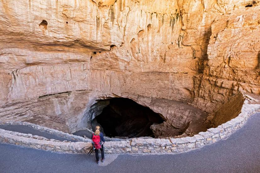 A woman stands at the entrance to New Mexico's Carlsbad Caverns © Westend61 / Getty Images