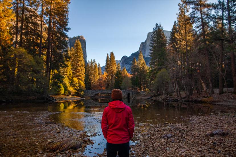 Cette photographie a été prise dans le parc national américain de Yosemite, durant la période de l'Automne.