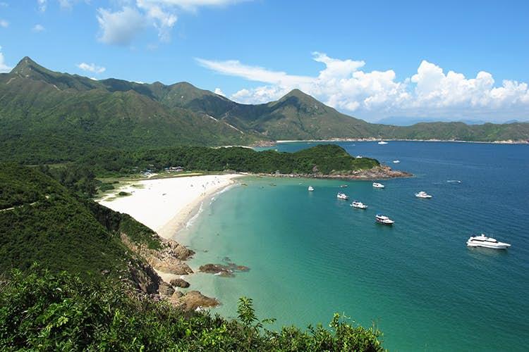 Stunning beaches lie within hiking distance of Hong Kong. Image from Wikimedia Commons.