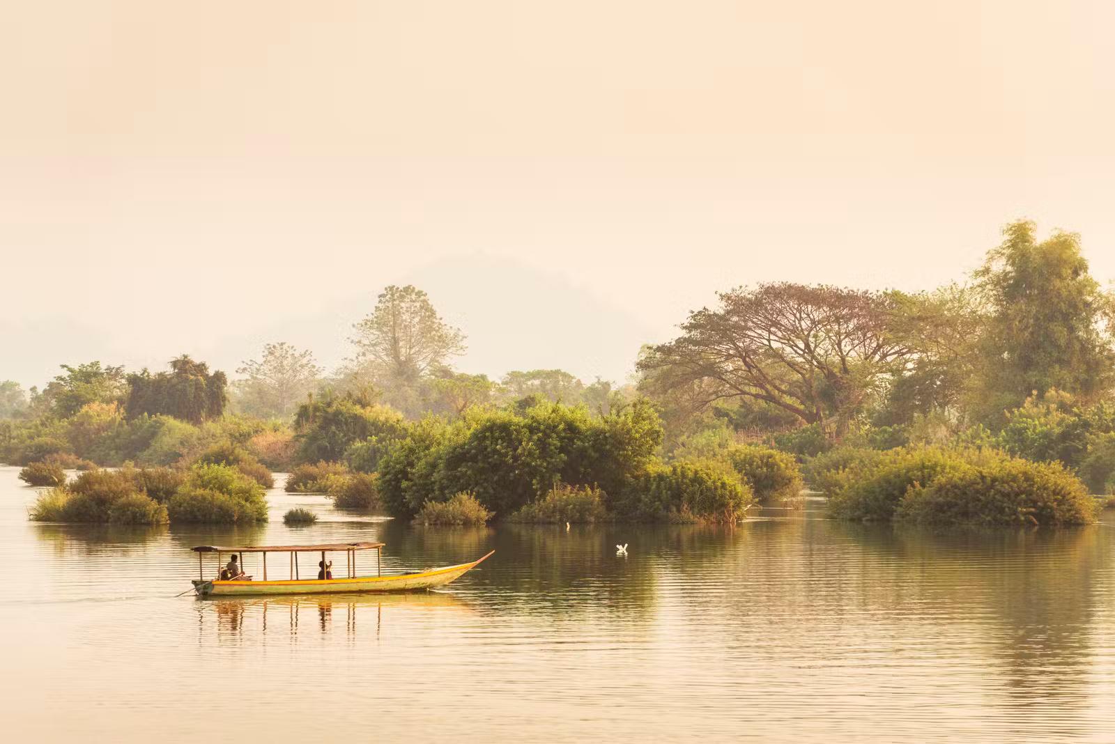 A sightseeing boat putters through the maze of channels around the Four Thousand Islands, Laos 