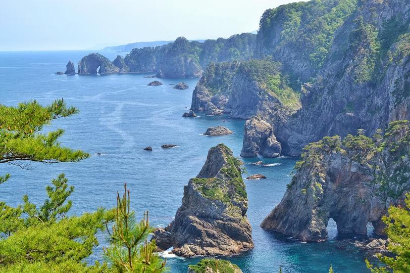 The Kitayamazaki Cliffs are just one scenic highlight on the Sanriku Kaigan © HanaMai / Shutterstock