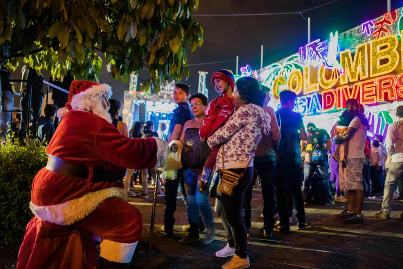 Parque Norte gets families into the holiday spirit with free evening festivities and a chance to meet Santa Claus © Laura Watilo Blake