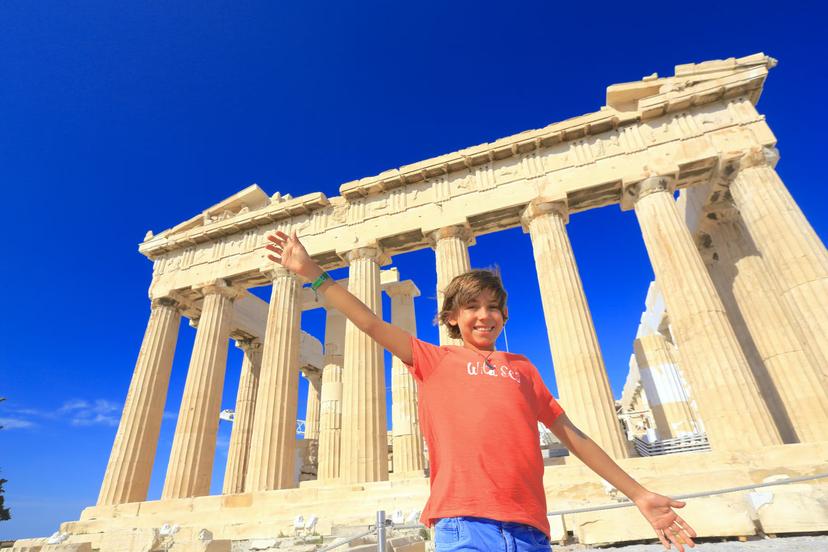 Taking your kids to Greece at the height of their interest in the ancient stories brings the legends to life @ Rafaella Magalhaes / Getty Images