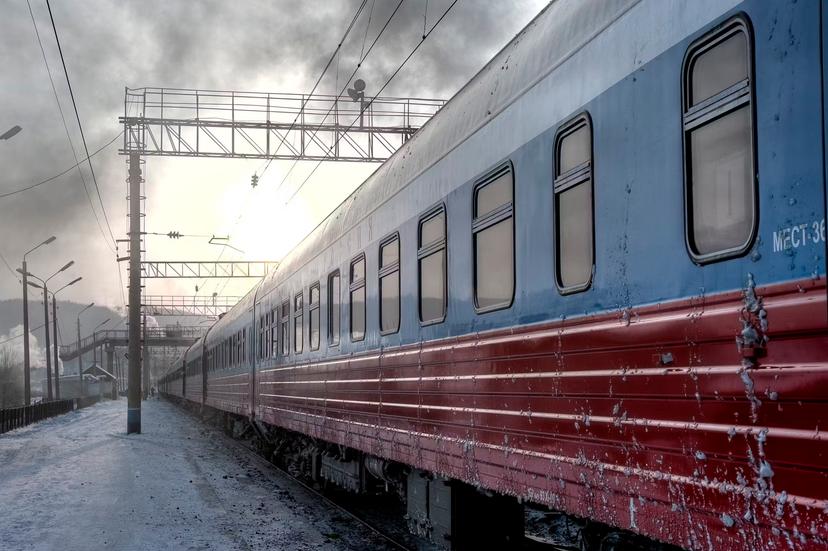 A Trans-Siberian train awaits departure from an icy station © Dominik Staszowski / Getty Images