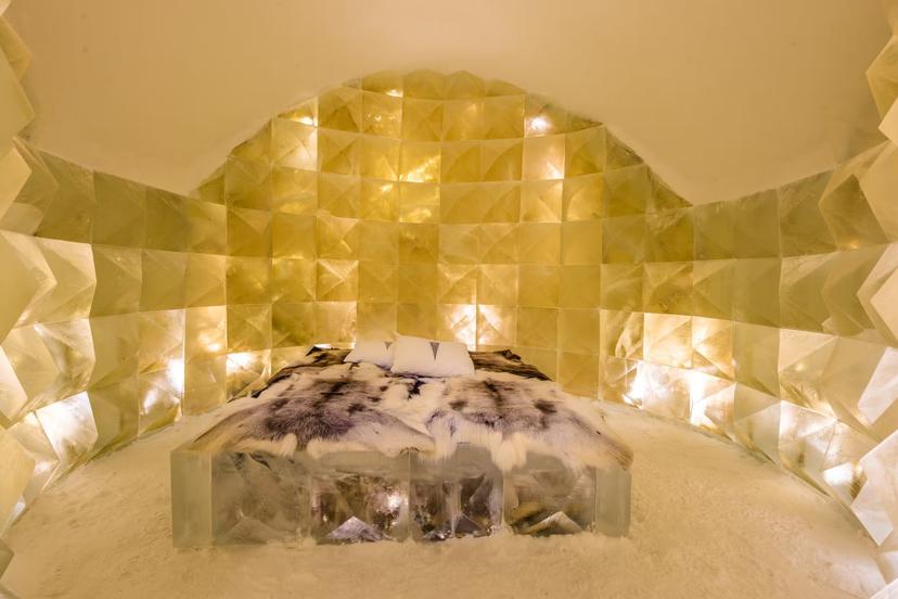 Golden Ice by Nicolas Triboulot and Jean-Marie Guitera © Asaf Kliger Icehotel